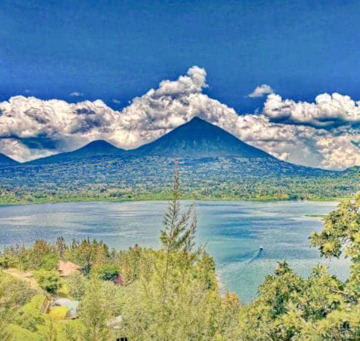 2-Day Bisoke Mountain Hike & Twin Lakes Escape Image